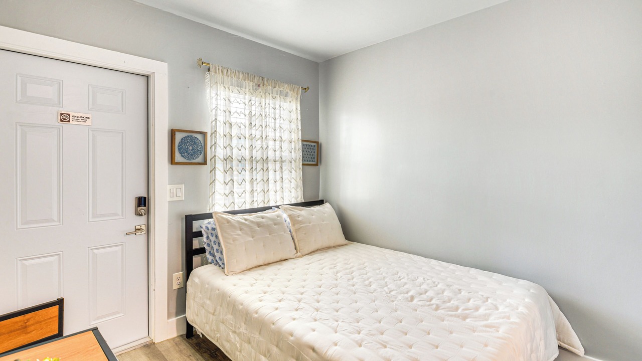 Photo of Bedroom in Rogers Seabreeze