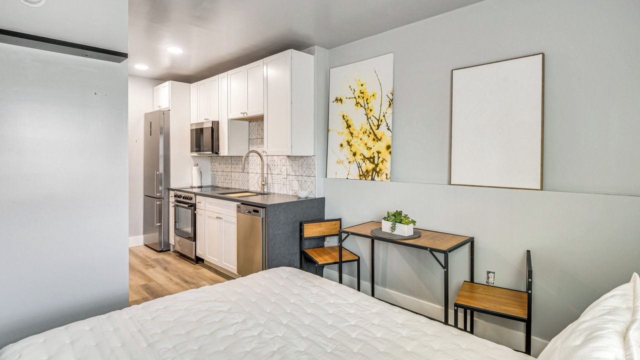 Photo of Bedroom in Rogers Seabreeze