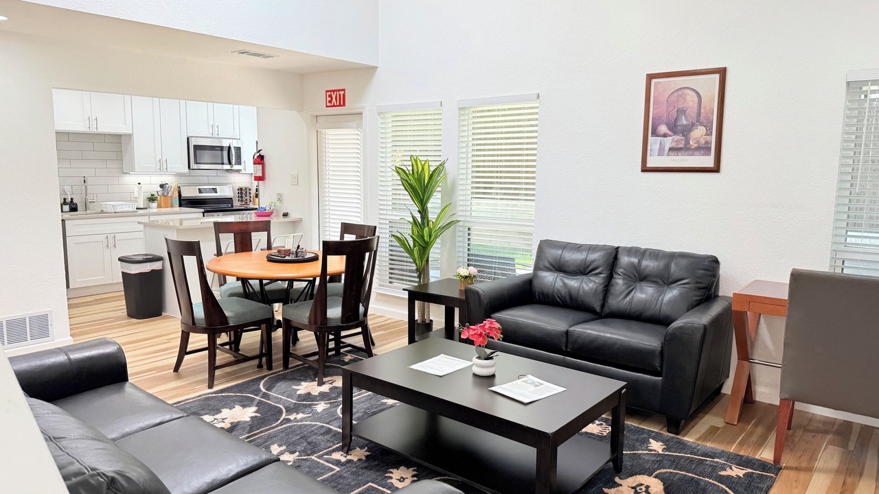 Photo of Livingroom in West Arlington