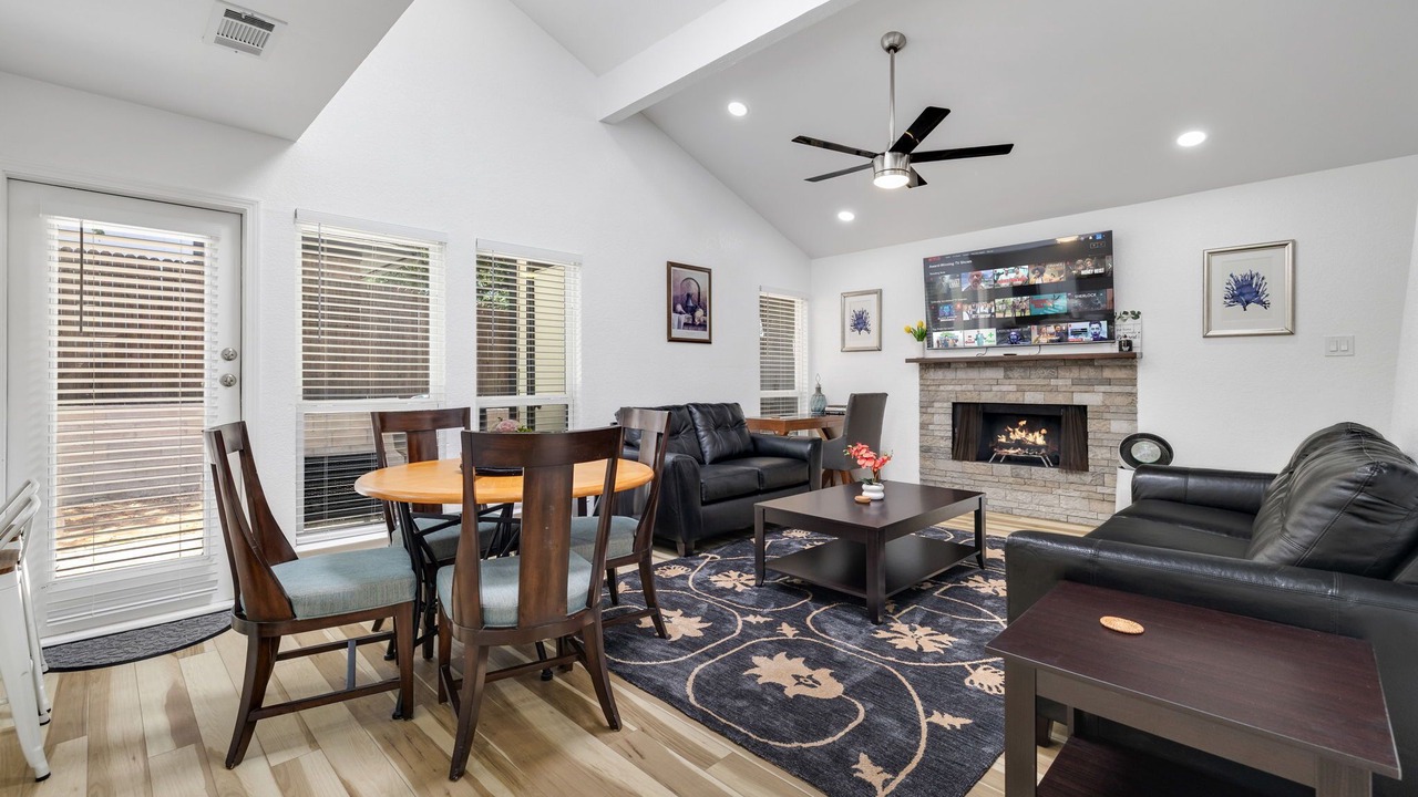 Photo of Livingroom in West Arlington