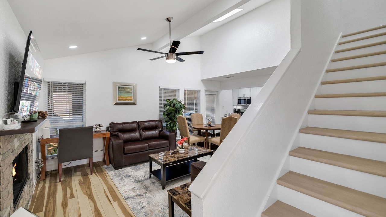 Photo of Livingroom in West Arlington