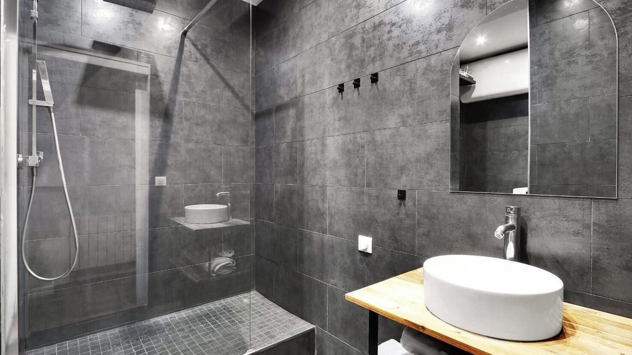 Photo of Bathroom in Quartier de l'Ecole-Militaire