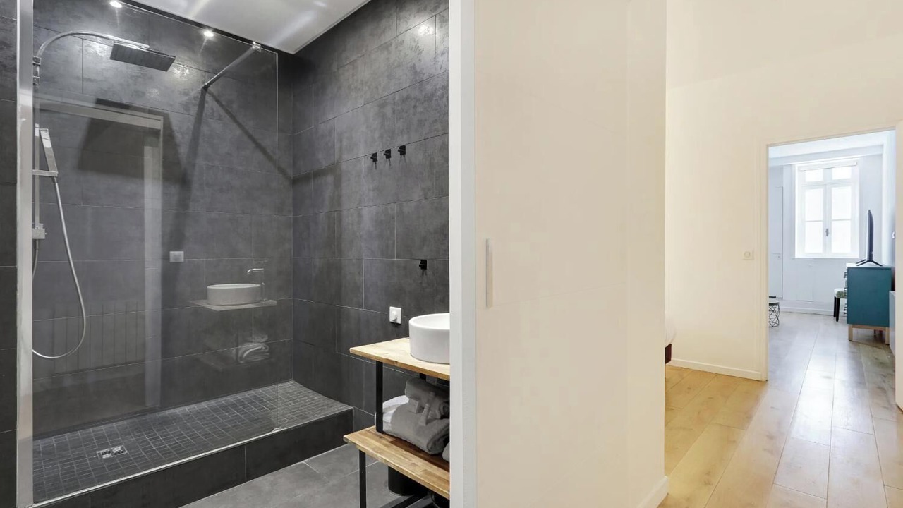 Photo of Bathroom in Quartier de l'Ecole-Militaire