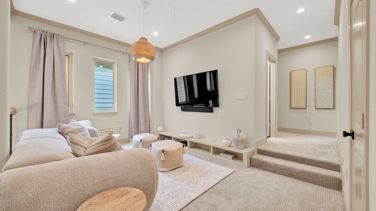 Photo of Livingroom in Grogan's Mill