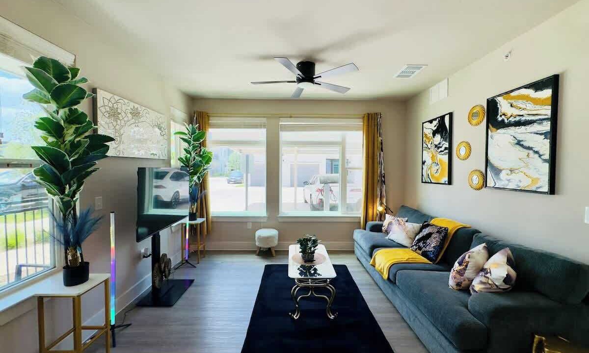 Photo of Livingroom in McNeil