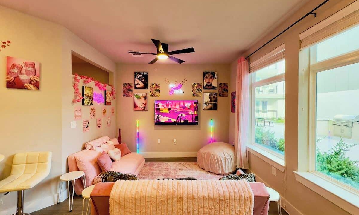 Photo of Livingroom in McNeil