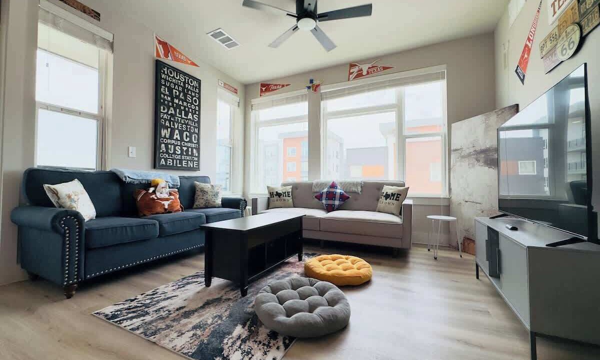 Photo of Livingroom in McNeil