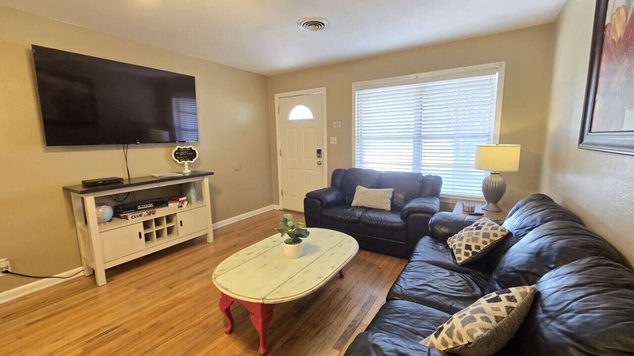 Photo of Livingroom in College Hills Estates