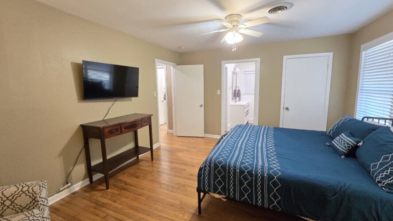 Photo of Bedroom in College Hills Estates
