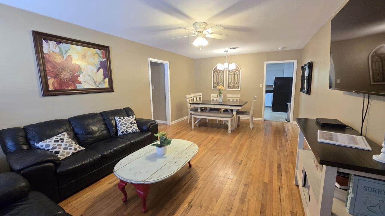 Photo of Livingroom in College Hills Estates