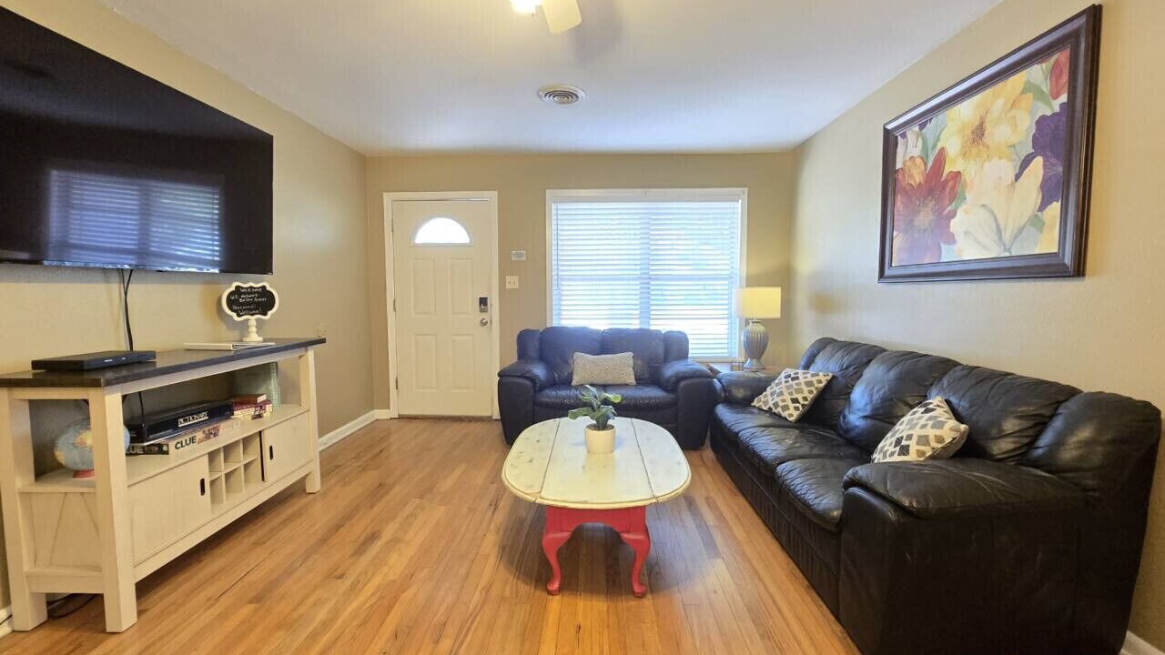 Photo of Livingroom in College Hills Estates