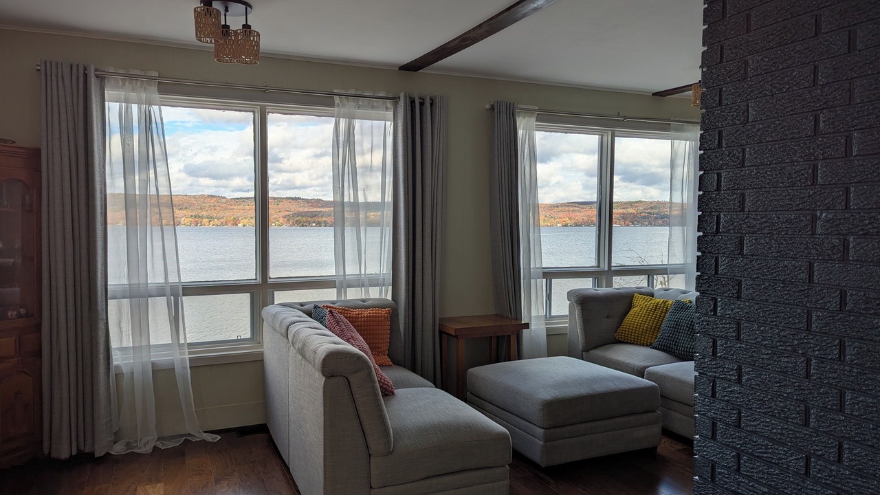 Photo of Livingroom in Champlain