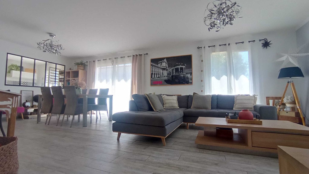 Photo of Livingroom in Saussan