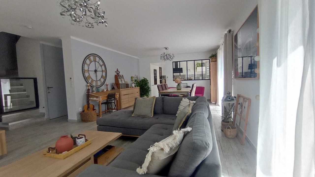 Photo of Livingroom in Saussan