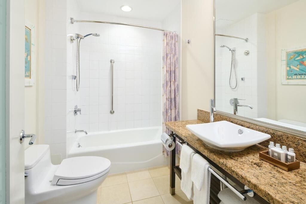 Photo of Bathroom in Diamond Head - Kapahulu - St. Louis