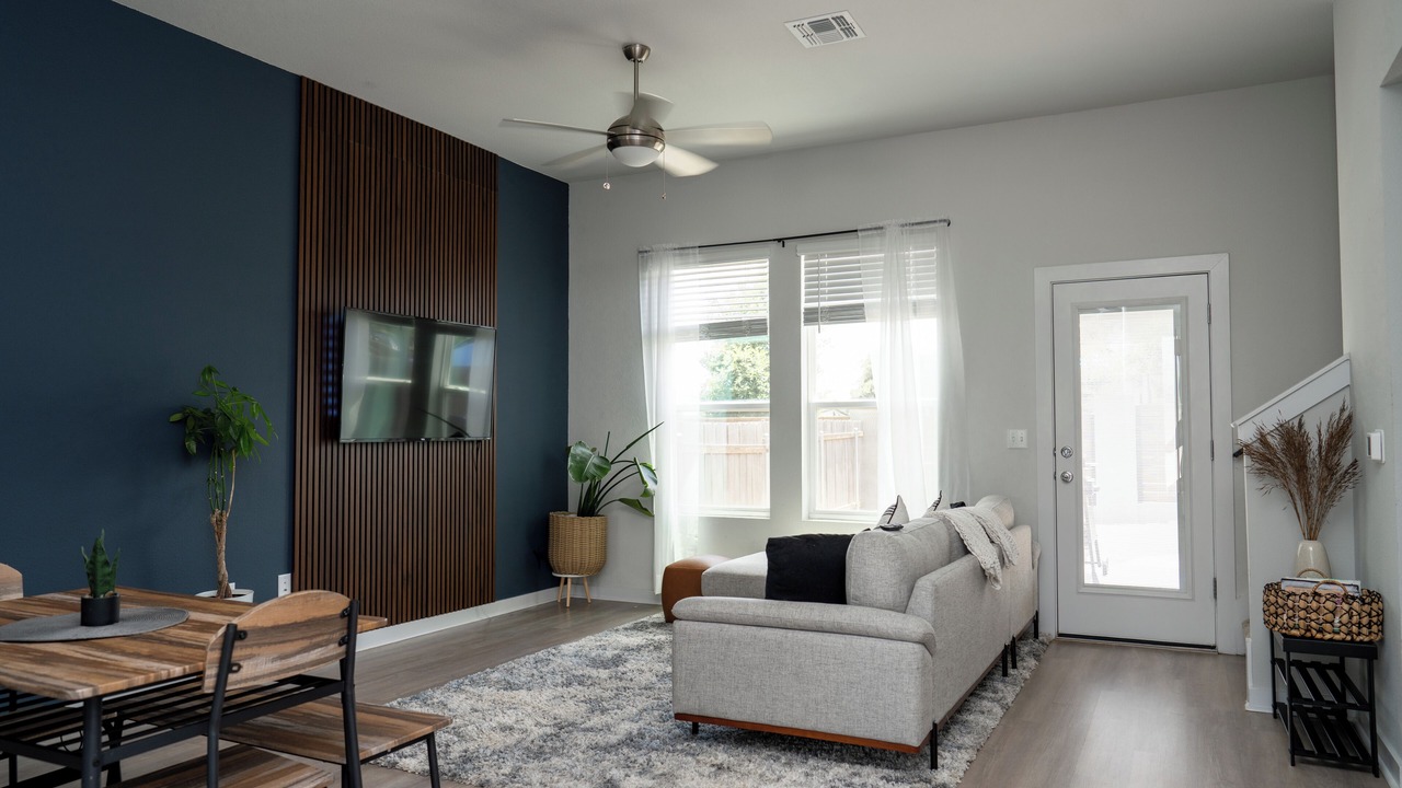 Photo of Livingroom in McNeil