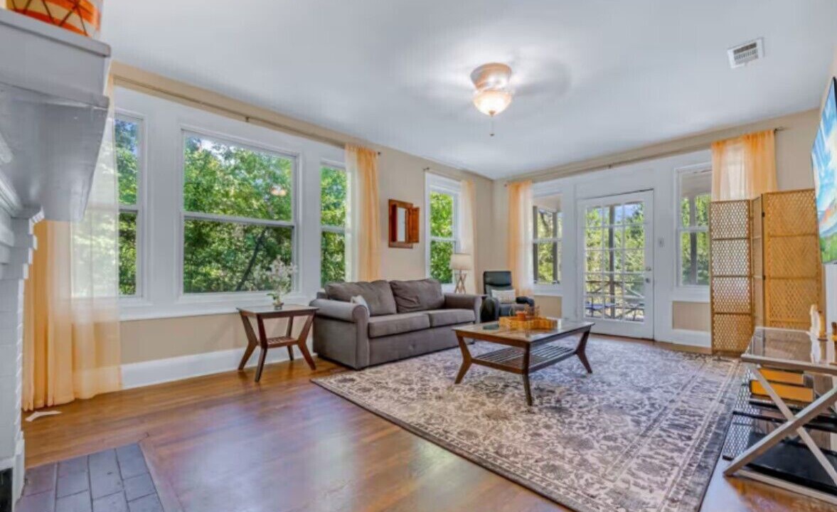 Photo of Livingroom in Oak Lawn
