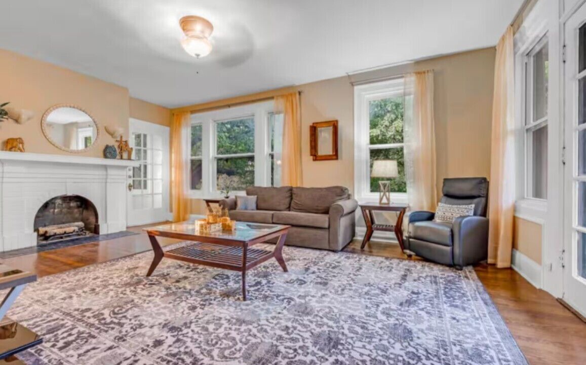 Photo of Livingroom in Oak Lawn