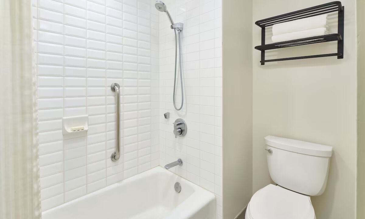 Photo of Bathroom in Diamond Head - Kapahulu - St. Louis