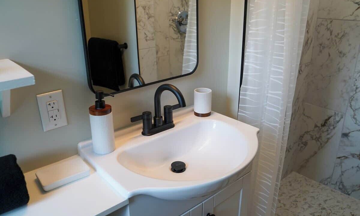 Photo of Bathroom in Fountainhead-Orchard Hills
