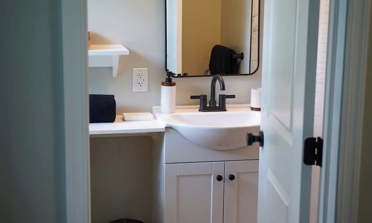 Photo of Bathroom in Fountainhead-Orchard Hills