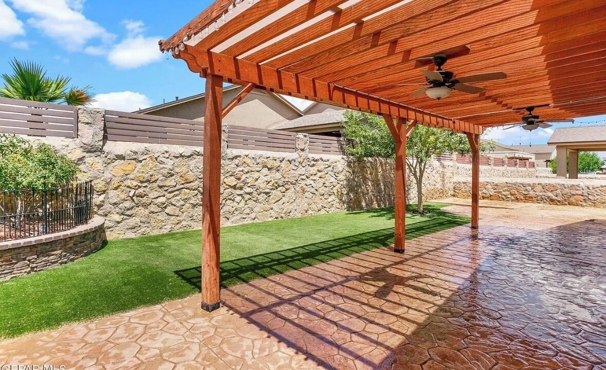 Photo of Patio Balcony in Biggs Field