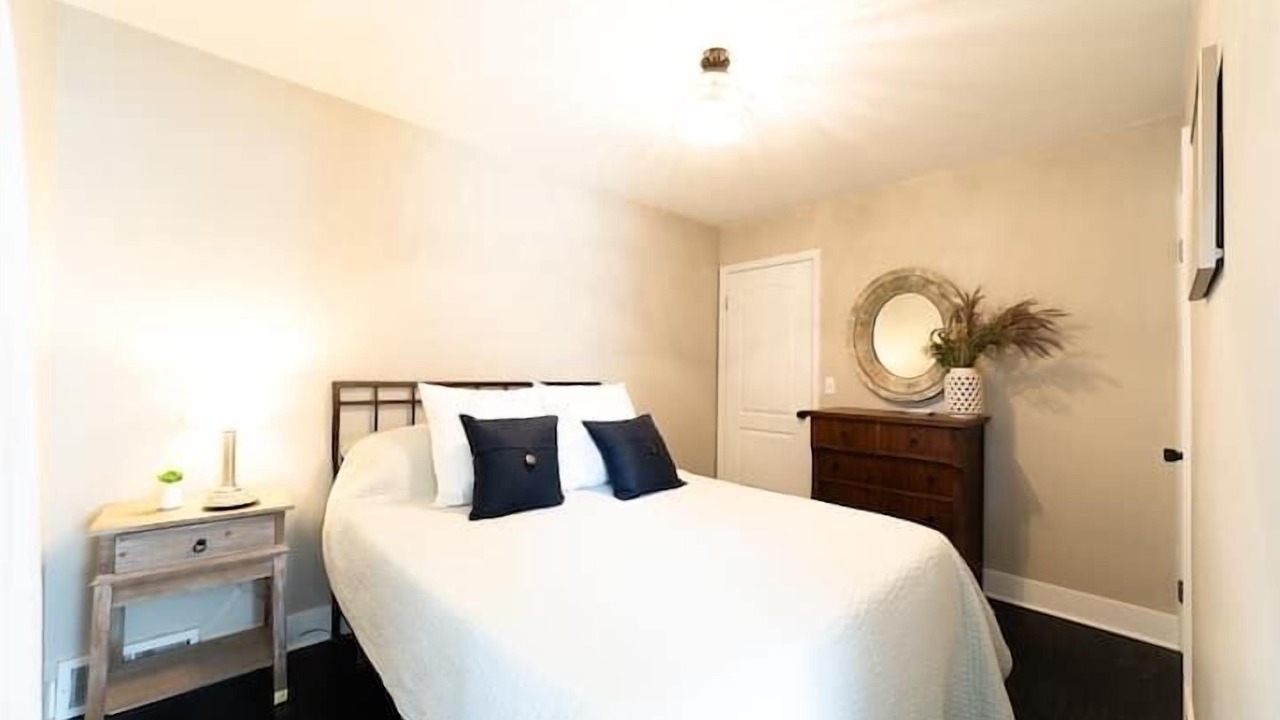 Photo of Bedroom in Elgin