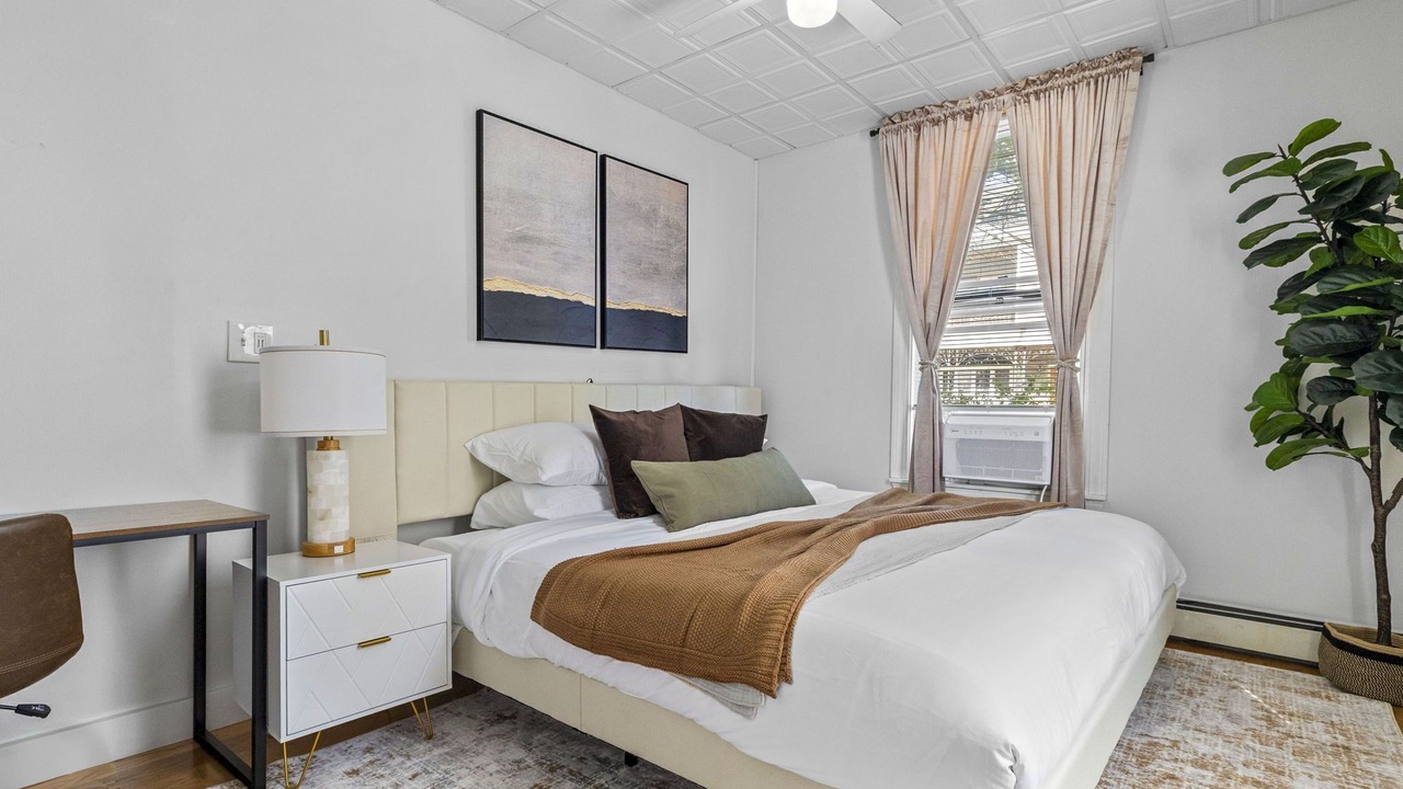 Photo of Bedroom in East Somerville