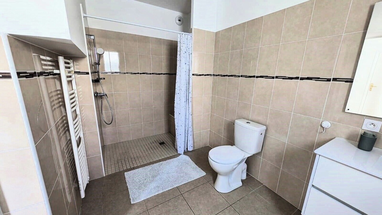 Photo of Bathroom in La Jetee