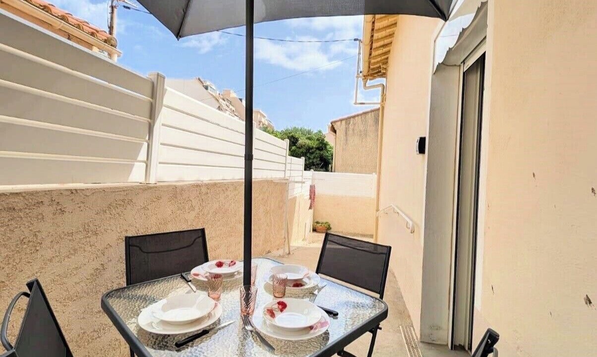 Photo of Outdoor in La Jetee