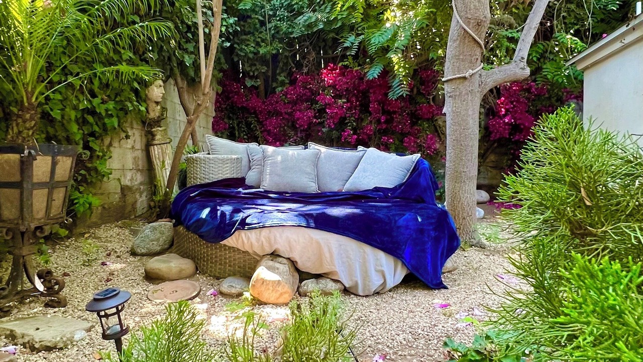 Photo of Outdoor in Hollywood Hills West