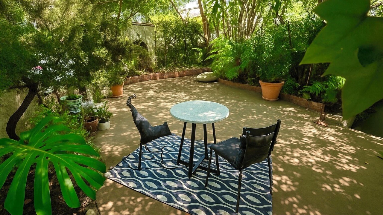 Photo of Outdoor in Hollywood Hills West