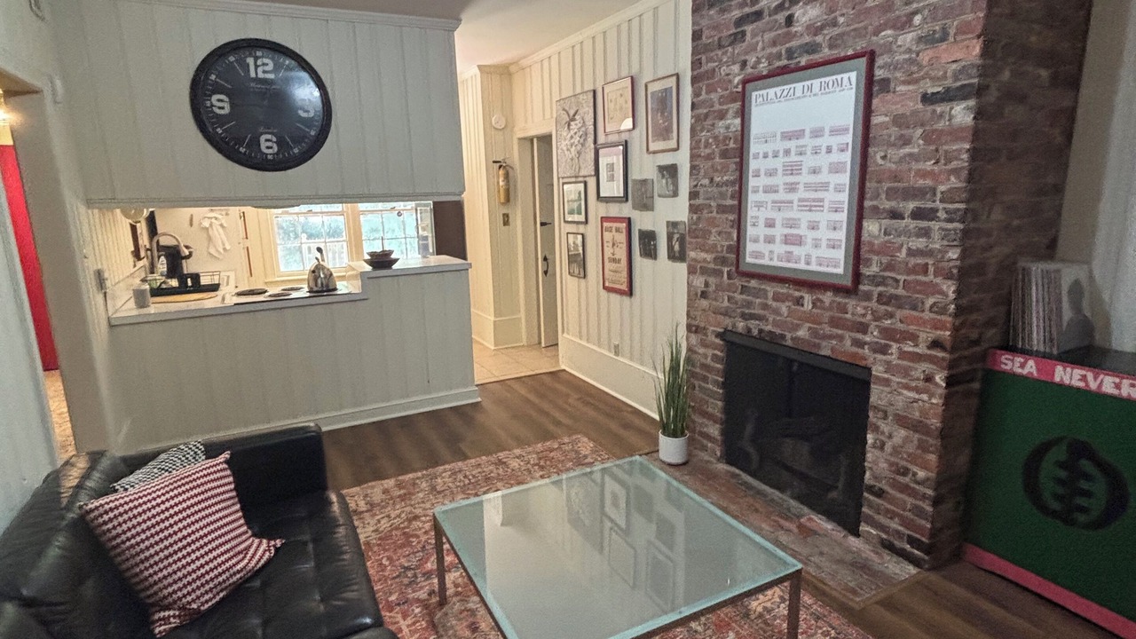 Photo of Livingroom in Chapel Hill