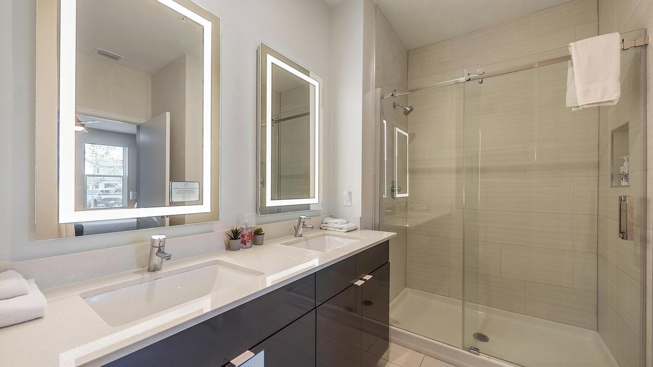 Photo of Bathroom in Port Tampa City