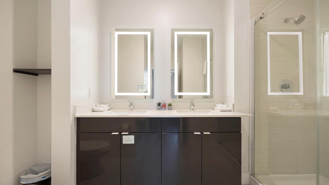 Photo of Bathroom in Port Tampa City