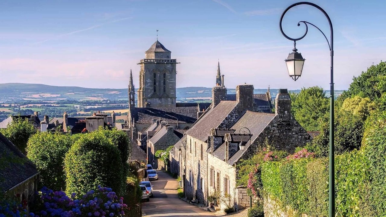 Photo of Others in Locronan