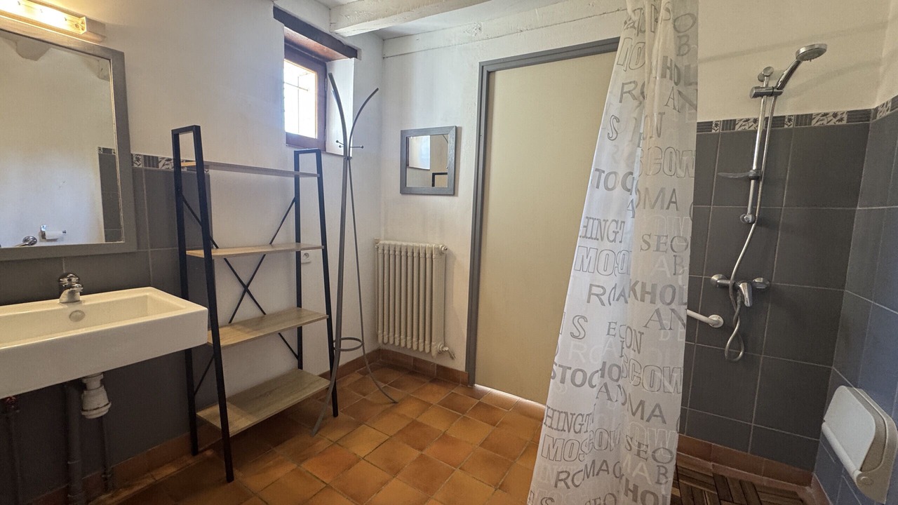 Photo of Bathroom in Ruaudin