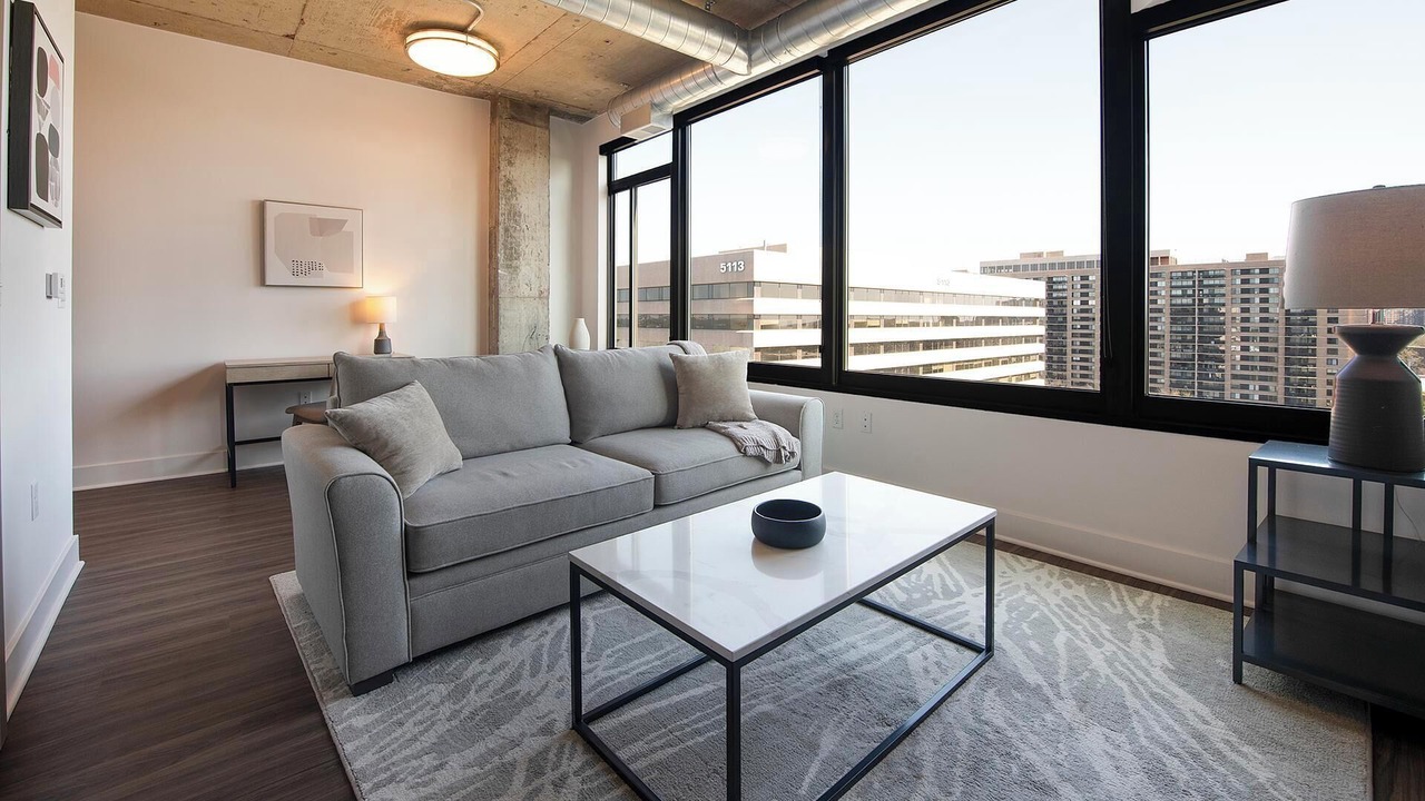 Photo of Livingroom in Baileys Crossroads