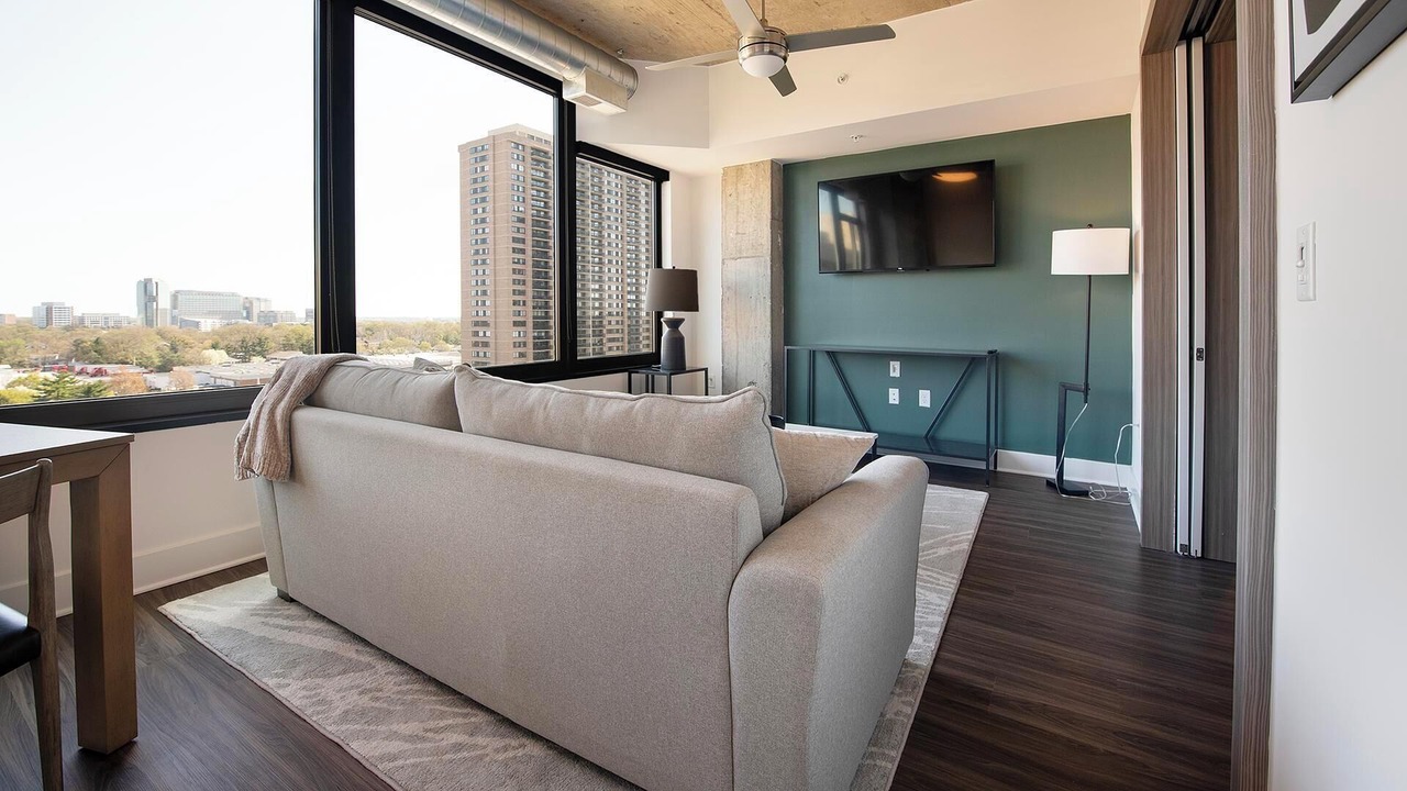 Photo of Livingroom in Baileys Crossroads