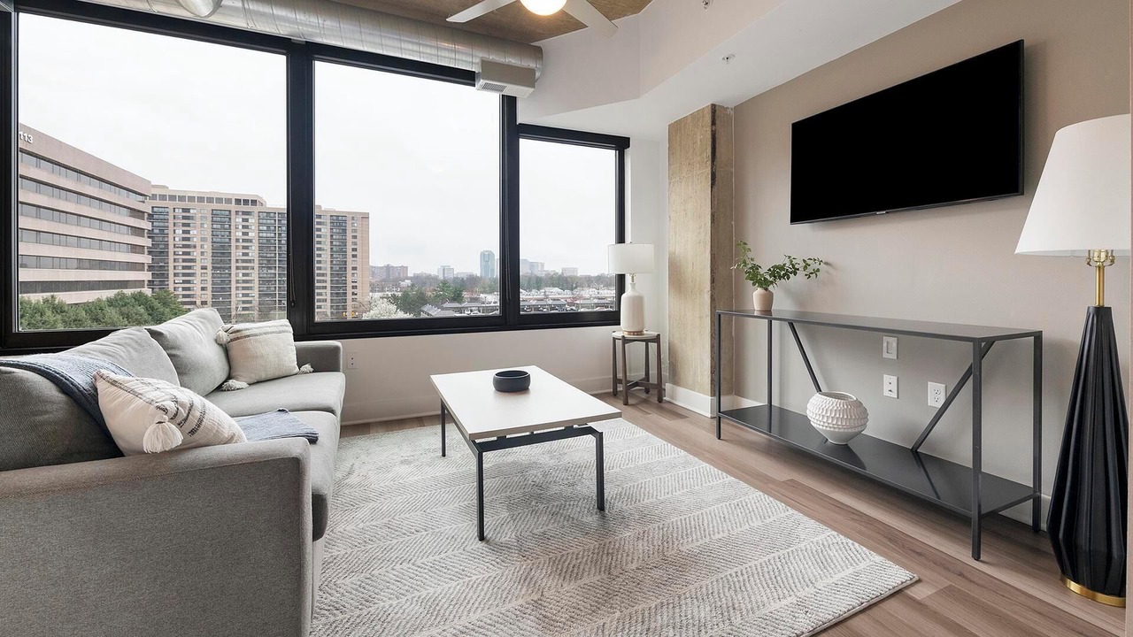 Photo of Livingroom in Baileys Crossroads
