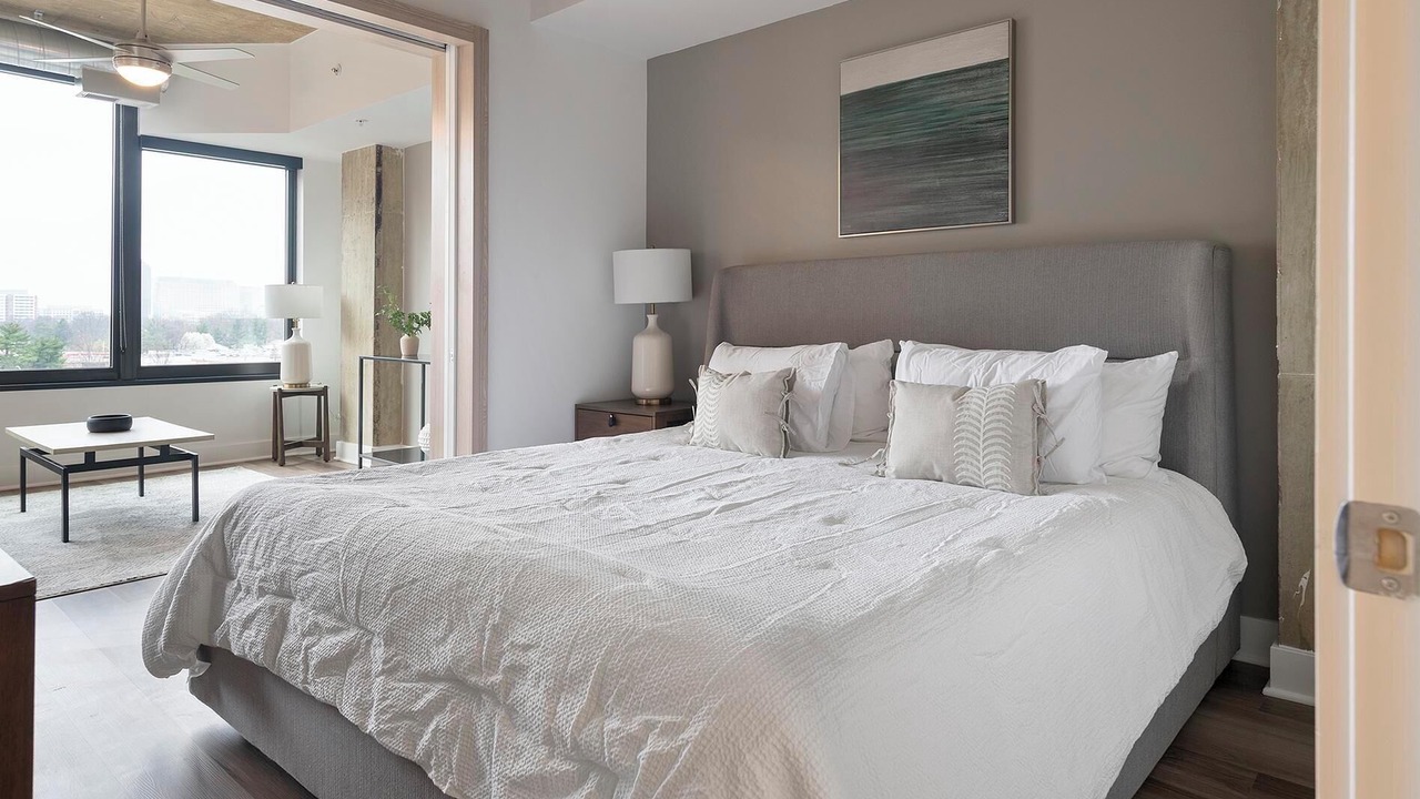 Photo of Bedroom in Baileys Crossroads