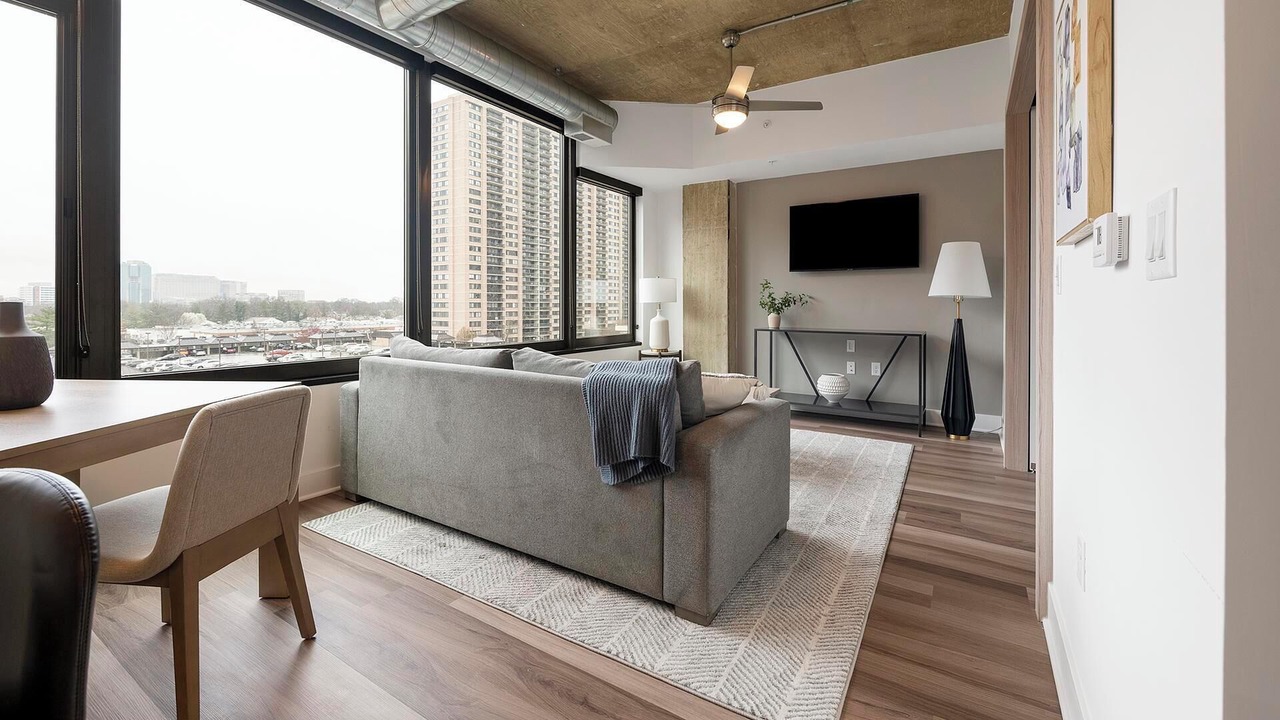 Photo of Livingroom in Baileys Crossroads