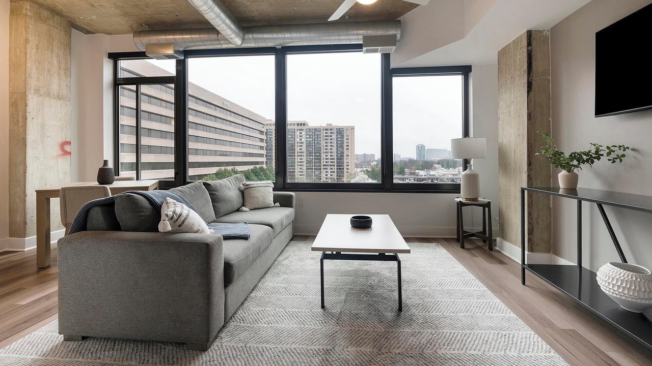 Photo of Livingroom in Baileys Crossroads