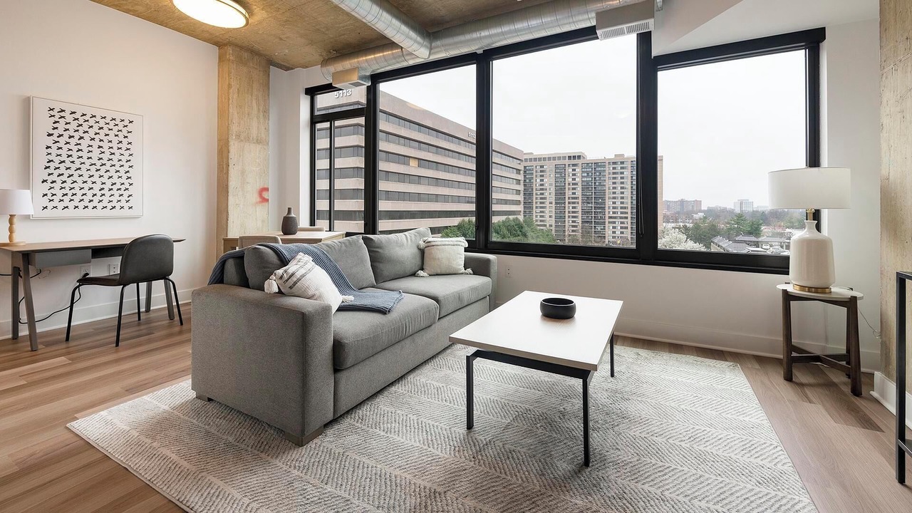 Photo of Livingroom in Baileys Crossroads