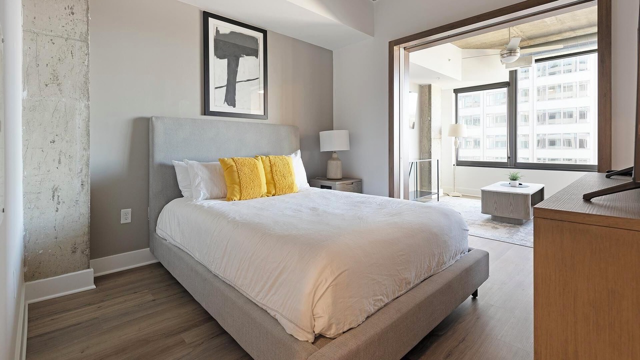 Photo of Bedroom in Baileys Crossroads
