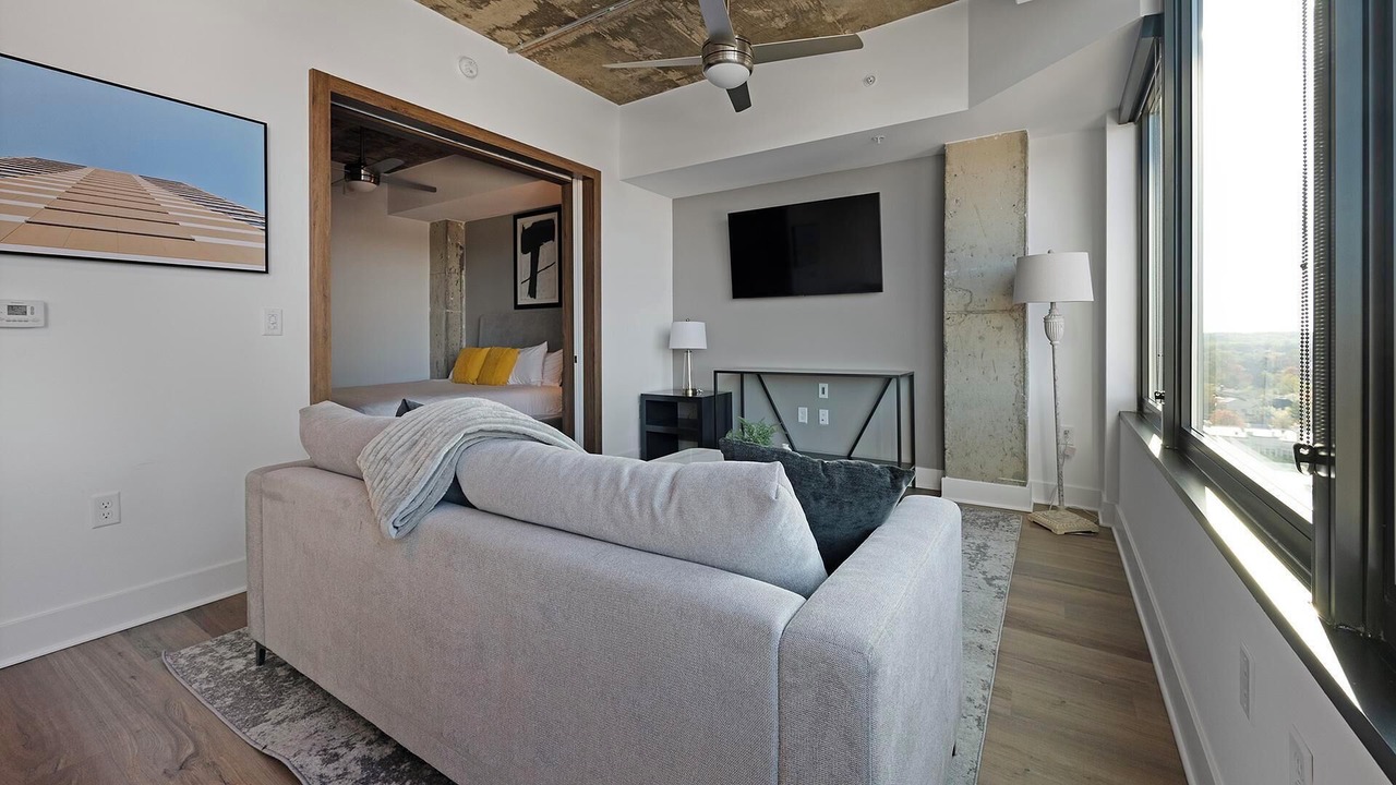 Photo of Livingroom in Baileys Crossroads