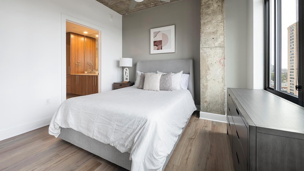 Photo of Bedroom in Baileys Crossroads