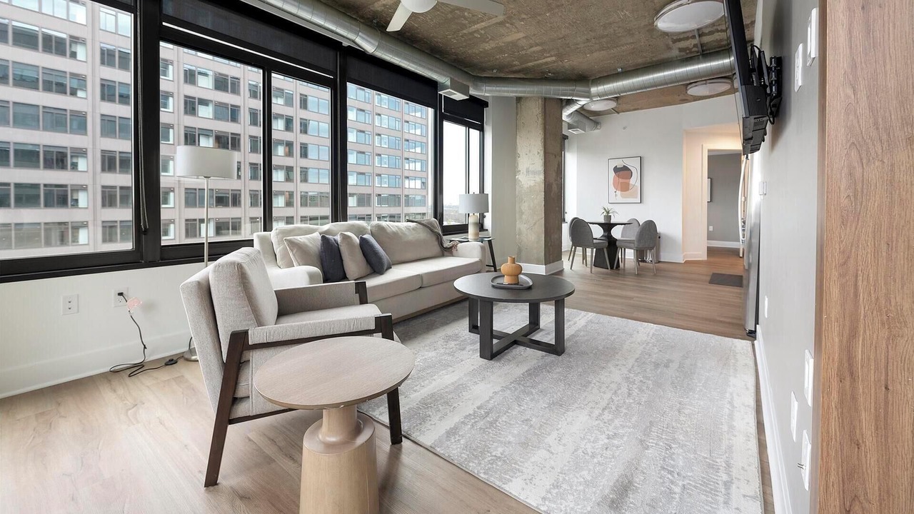 Photo of Livingroom in Baileys Crossroads