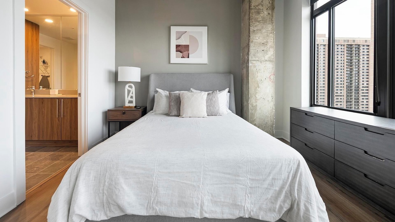 Photo of Bedroom in Baileys Crossroads
