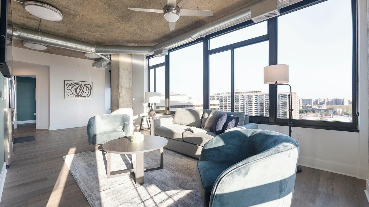 Photo of Livingroom in Baileys Crossroads